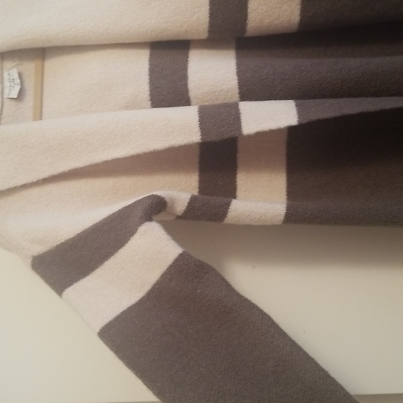 Dress Forum Long Sweater Cardigan with Hood - Picture 3 of 8